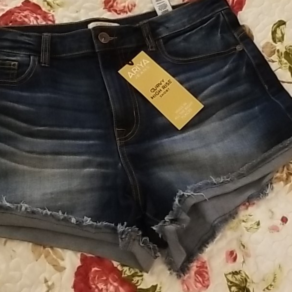 Ariya Shorts